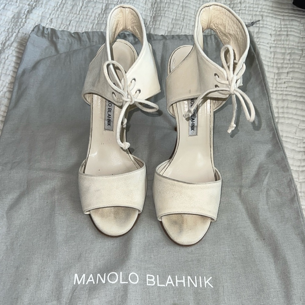 Manolo Blahnik off white suede high heels size 40